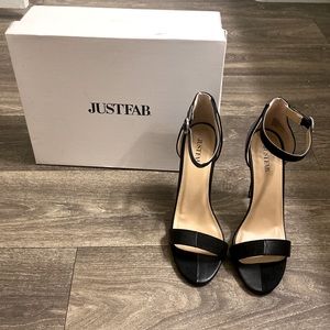 NWT JUST FAB Black Leather and Suede Womens Strappy Classic Heels 7.5